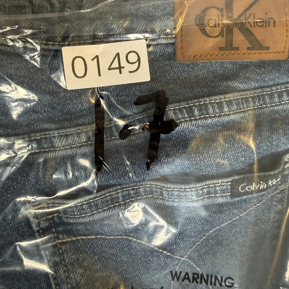 Calvin Klein Women High‎ Rise Straight Leg JeanMedium Wash Blue Size 10 CJMB4845